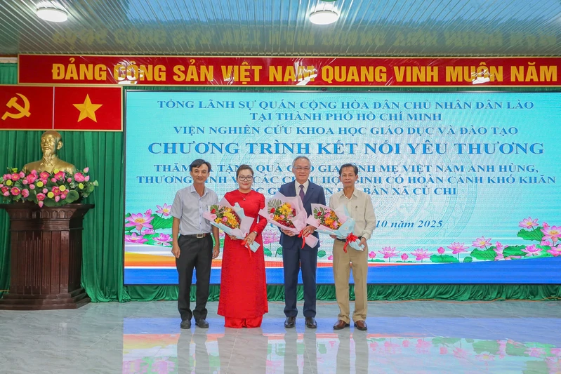 Chương trình giao lưu “ Kết nối yêu thương” Việt Nam - Lào
