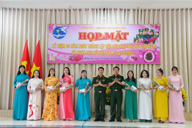 Sư đoàn 309 họp mặt ngày Phụ nữ Việt Nam 20/10