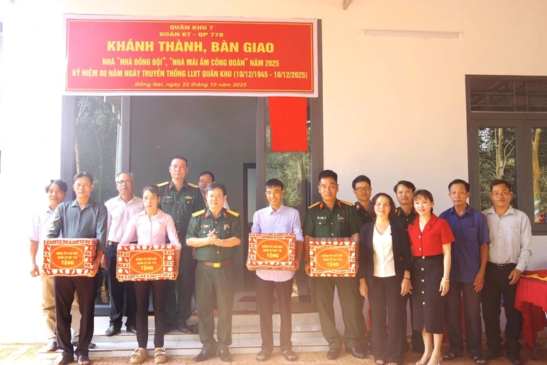 Đoàn Kinh tế - Quốc phòng 778 bàn giao nhà đồng đội 