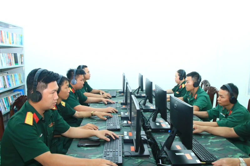 Trung đoàn 4 , Sư đoàn 5: Nâng cao chất lượng phòng trào “Bình dân học vụ số”