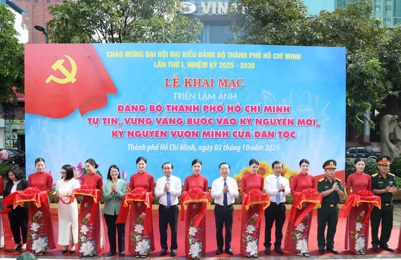 Khai mạc triển lãm ảnh chào mừng Đại hội Đảng bộ TP Hồ Chí Minh lần thứ I