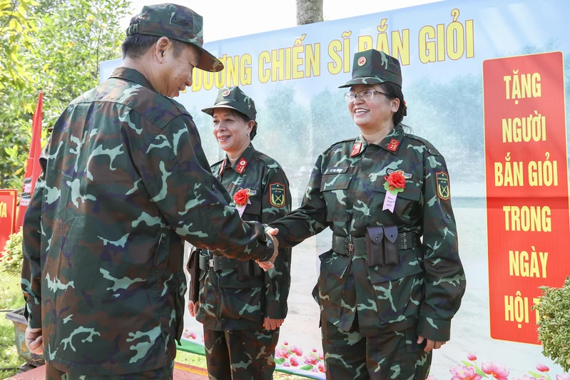 Cục Hậu cần - Kỹ thuật Quân khu 7 kiểm tra bắn đạn thật năm 2025
