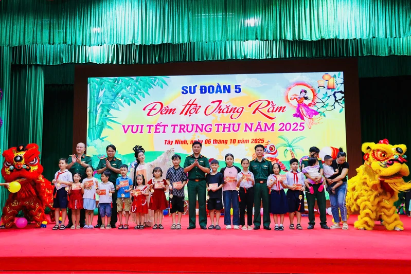 Trung thu ấm áp tại Sư đoàn 5