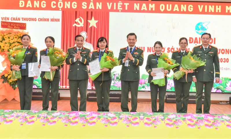 Phụ nữ Bệnh viện Quân y 175: M.123Win30.com phiên bản mới cán bộ y tế hiện đại, thích ứng chuyển đổi số