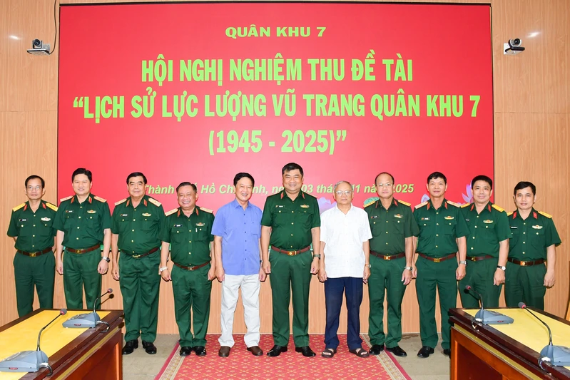 Quân khu 7 nghiệm thu đề tài “Lịch sử LLVT Quân khu 7 (1945 -2025)”