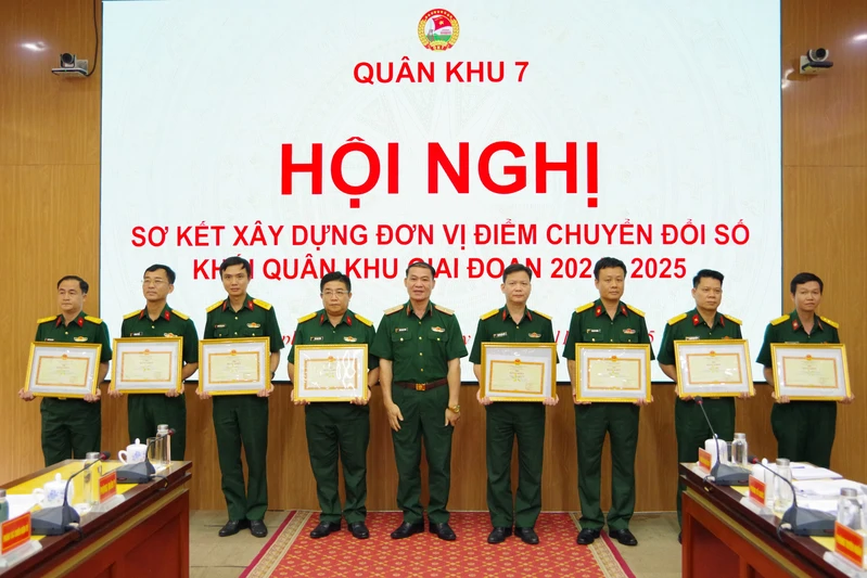 Quân khu 7 sơ kết xây dựng đơn vị điểm chuyển đổi số giai đoạn 2024 – 2025
