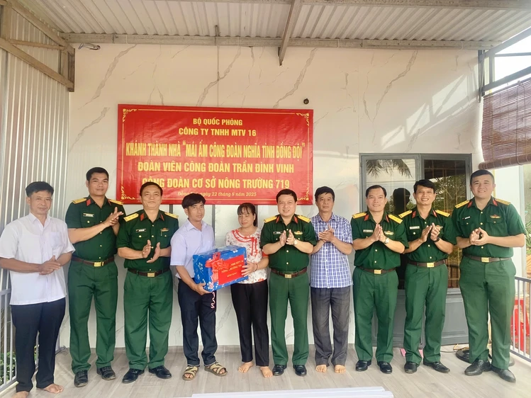 Trung đoàn 719, Binh đoàn 16 tổ chức lễ bàn giao nhà đồng đội và mái ấm công đoàn