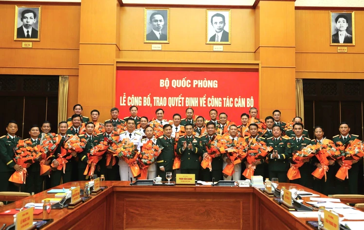 Bộ Quốc phòng trao Quyết định Phó Tư lệnh và thăng Quân hàm Thiếu tướng đối với các đồng chí cán bộ cao cấp thuộc Quân khu 7