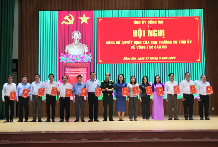 Ban Chỉ huy Phòng thủ Khu vực 3- Đồng Xoài công bố quyết định của Ban Thường vụ Tỉnh ủy về công tác cán bộ