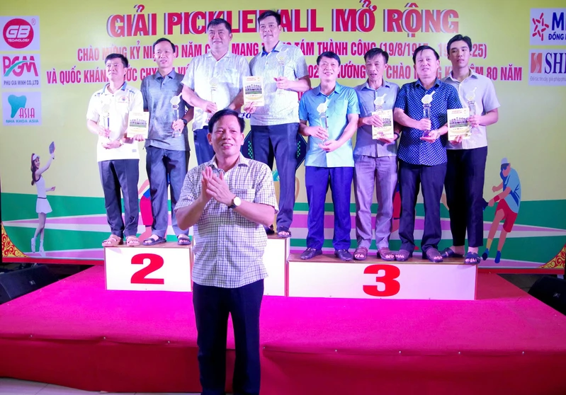 Sư đoàn 309 tổ chức giải thi đấu Pickleball mở rộng