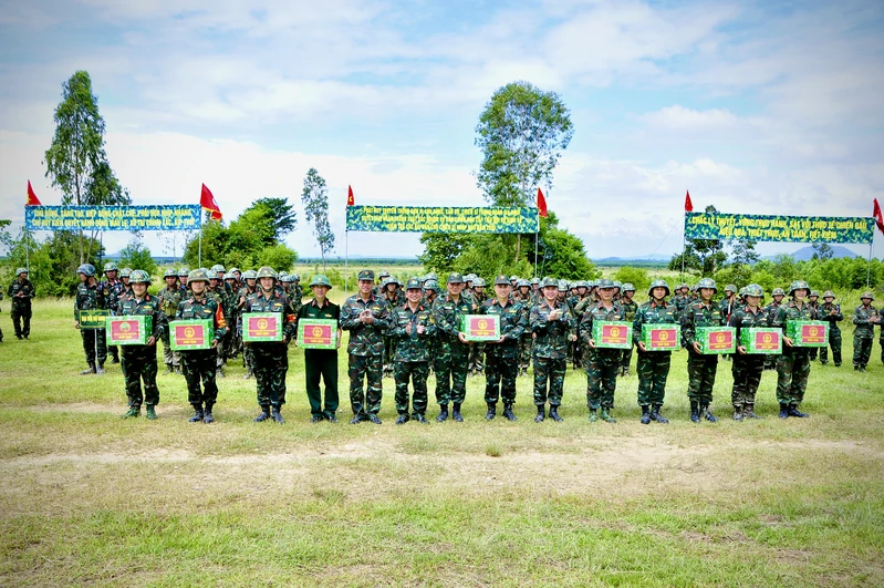 Trung đoàn Gia Định diễn tập bắn chiến đấu cấp tiểu đội