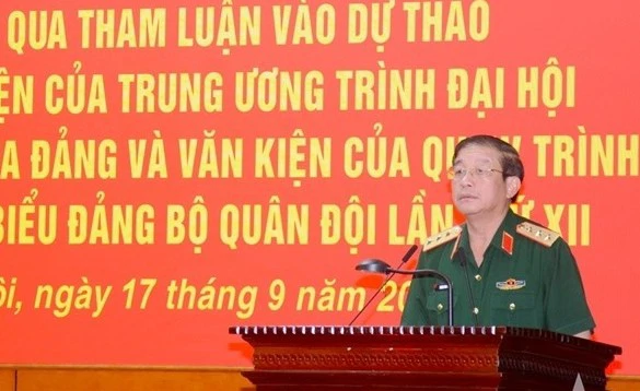 Thượng tướng Trương Thiên Tô, Phó Chủ nhiệm Tổng cục Chính trị chủ trì thông qua tham luận tại Đại hội đại biểu Đảng bộ Quân đội lần thứ XII