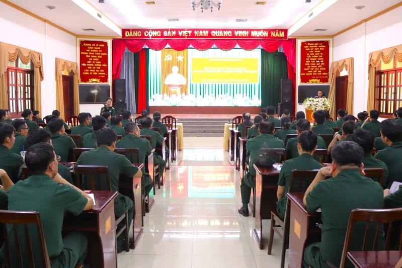 Cục Chính trị Quân khu kiểm tra nhận thức chính trị năm 2025
