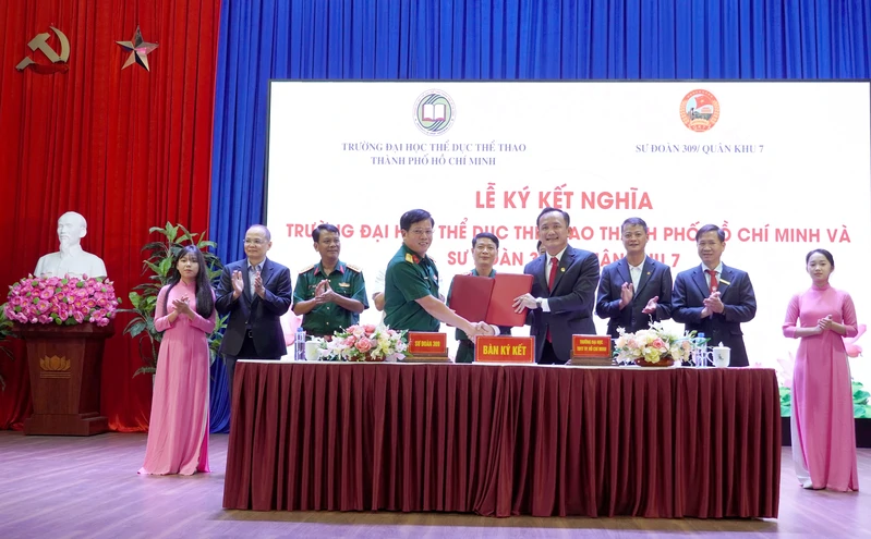 Sư đoàn 309 kết nghĩa với Trường Đại học Thể dục Thể thao TPHCM