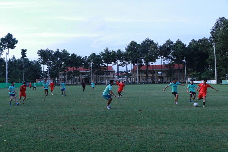 Trường Quân sự Quân khu tổ chức giao lưu bóng đá chào mừng kỷ niệm 80 năm Ngày truyền thống Quân khu 7 