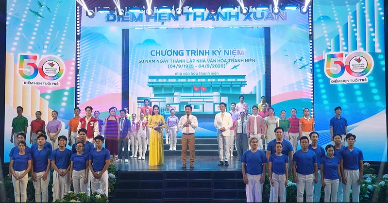 Rực sáng điểm hẹn tuổi trẻ 