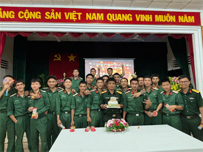 Sinh nhật đồng đội cho chiến sĩ Kho K6