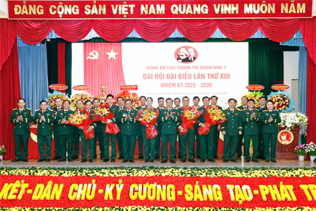 Đại tá Trần Đức Thắng, Phó Chủ nhiệm Chính trị Quân khu 7 được bầu giữ chức Bí thư Đảng ủy Cục Chính trị
