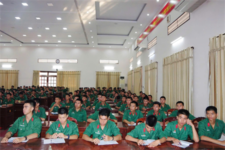 Hoàn thành 3 tháng huấn luyện tân binh có được phép sử dụng điện thoại hay không?